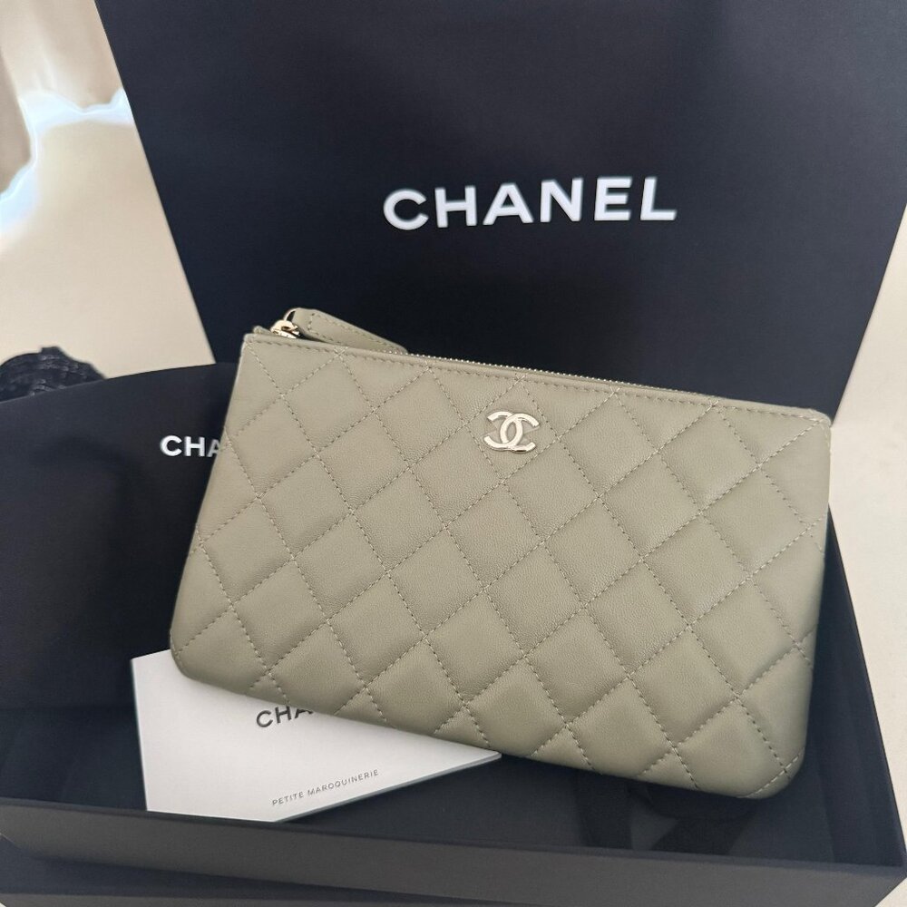 Chanel Lambskin Quilted Leather Pouch - Olive green. BRAND NEW Fall-Winter 24/25